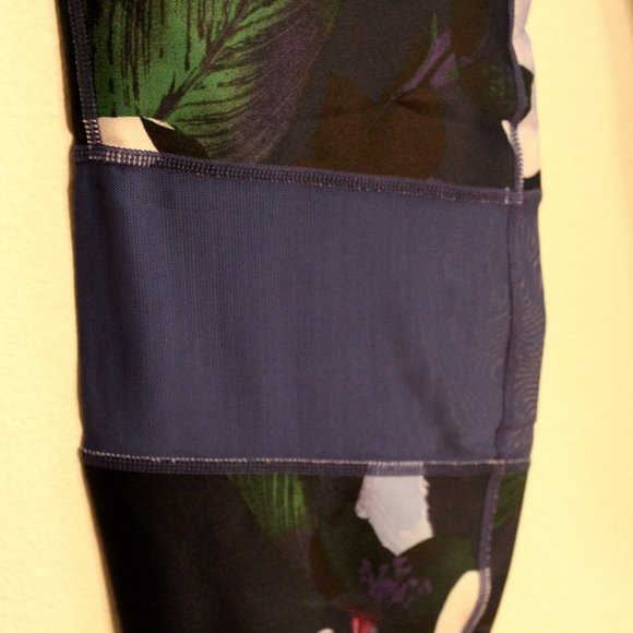 Nine West Active Blue Floral Leggings Size 1X - Picture 4 of 11